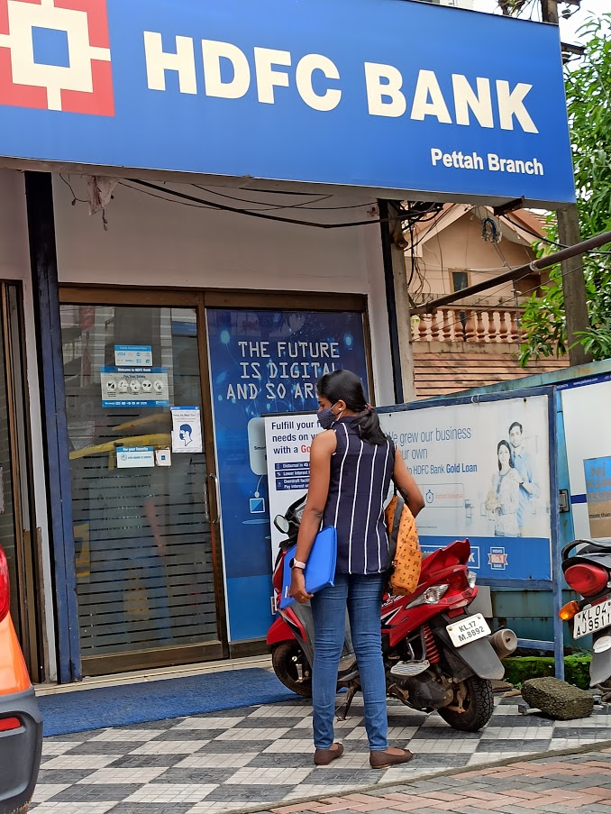 Post-merger, HDFC Bank’s NIM falls, bad loans rise 