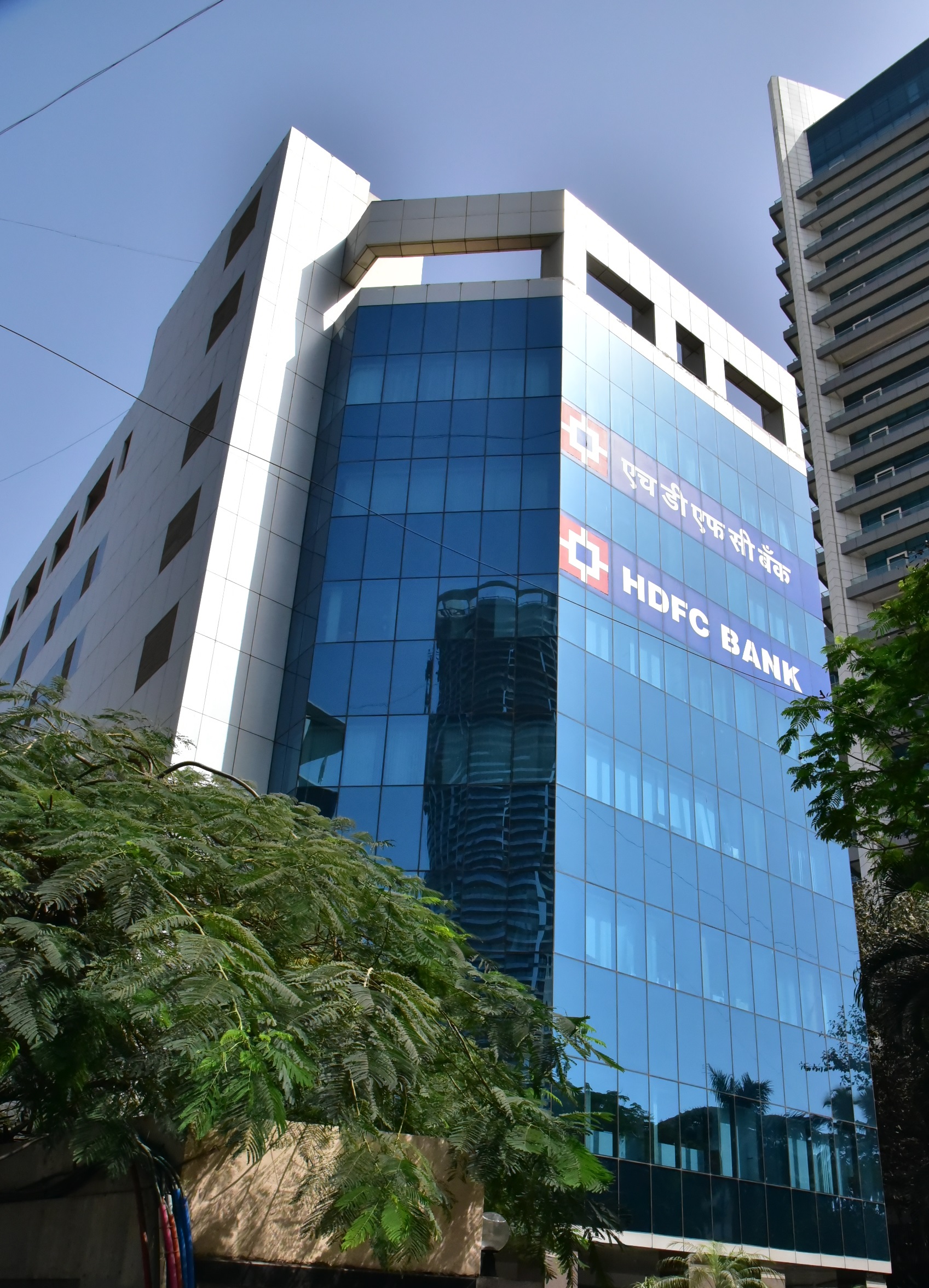 HDFC Bank clocks 15.8% loan growth in Q1